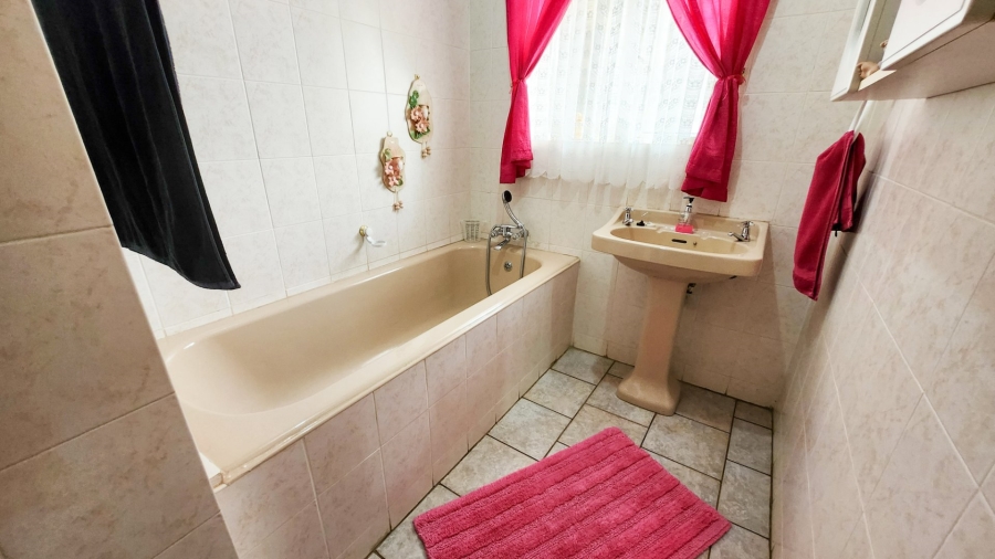 3 Bedroom Property for Sale in Stilfontein Ext 4 North West